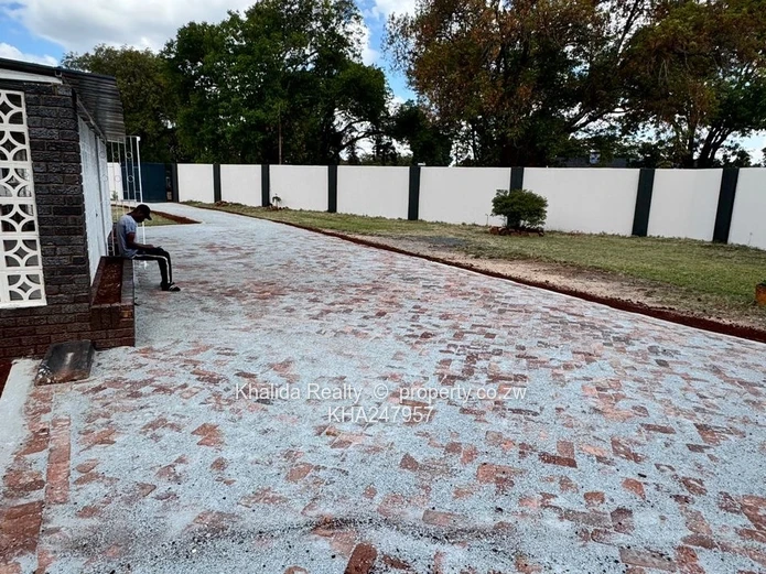 Eastlea commercial property for rent