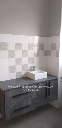 Modern 3-Bed Unit in Monavale – Secure, Solar-Powered Living for $1,100