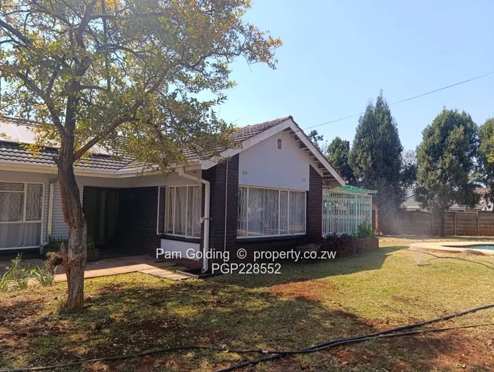 3 Bedroom Family Home with Solar Power and Pool