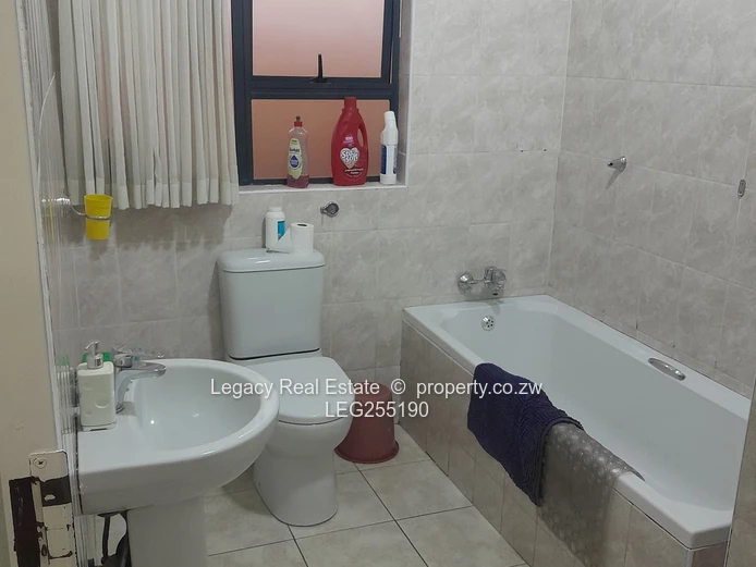 4-Bed Mabvazuva Townhouse with Borehole & Modern Kitchen (Sole Mandate)