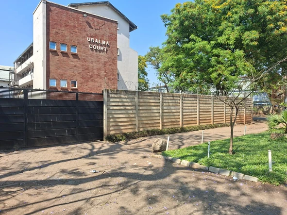 2 Bedroom Flat & Apartment