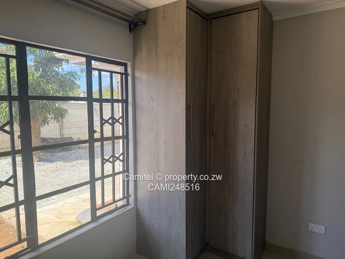 Sunlit 2-Bed Greencroft Cottage — Borehole, Modern Kitchen