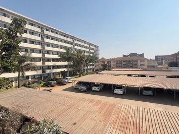 2 Bedroom Flat & Apartment