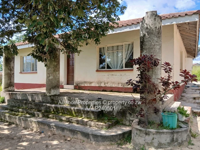 4,200sqm Stand with 2-Bedroom Cottage, Borrowdale Mt Breeze