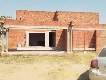 5 bedroomed incomplete house in mainway meadows waterfalls