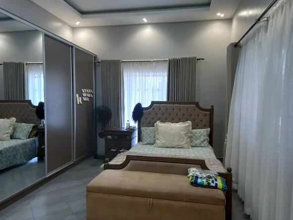 4 Bedroom Flat & Apartment