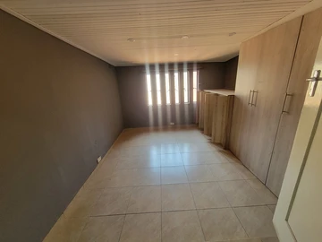 2 Bedroom Flat & Apartment