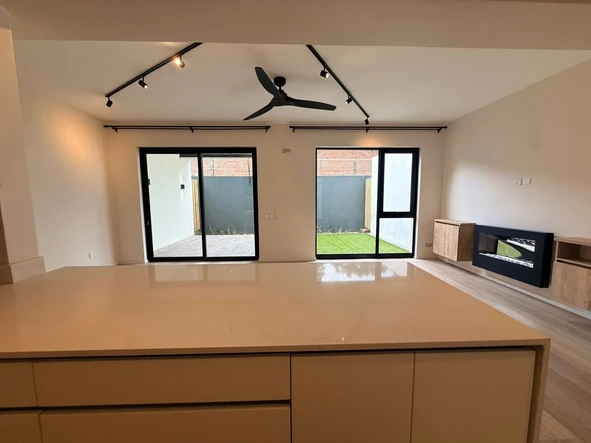 3 Bedroom Flat & Apartment