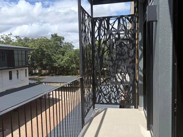 2 Bedroom Flat & Apartment