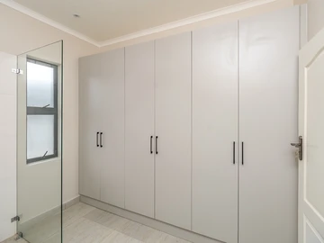 2 Bedroom Flat & Apartment