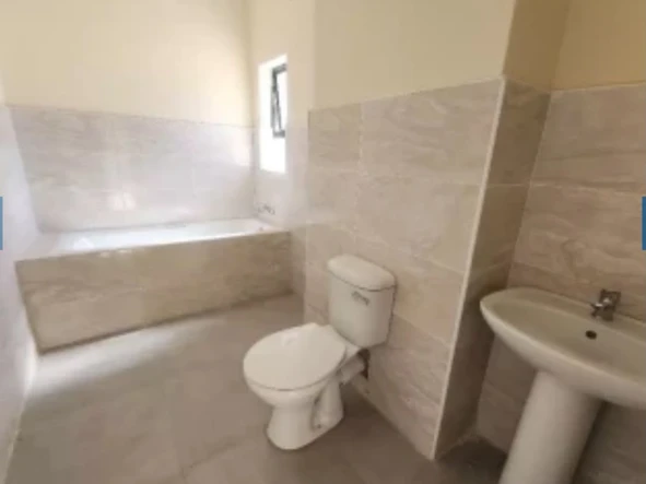 2 Bedroom Flat & Apartment