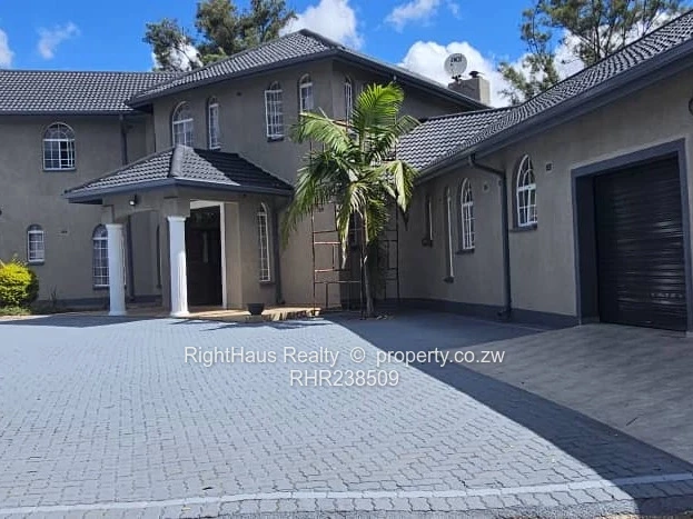 Experience The Perfect Blend Of Luxury And Comfort In This Exclusive Secured Residence.