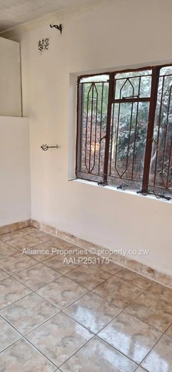 2-Bed Retreat: Tiled Veranda & Garden in Lenana Park
