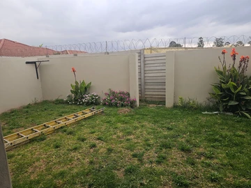 2 Bedroom Flat & Apartment