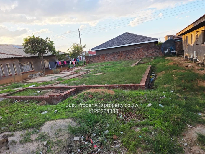 300square metre stand with title deeds for sale  in Damofalls