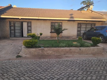 3 Bedroom Flat & Apartment