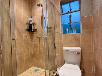 3 Bedroom Flat & Apartment