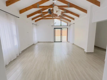 4 Bedroom Flat & Apartment