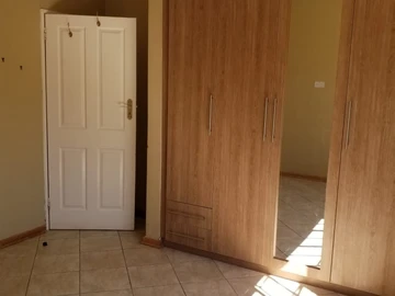 2 Bedroom Flat & Apartment