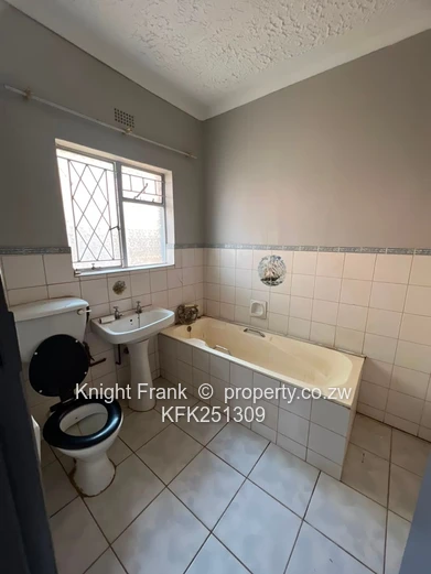 3-Bed Hatcliffe Home - Gated Verandah, Carport & Tiled