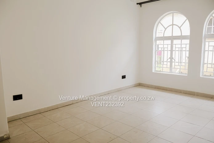 Cozy Renovated 3 Bedroom Garden Flat with Parking