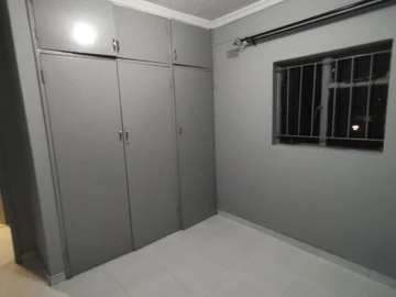 2 Bedroom Flat & Apartment