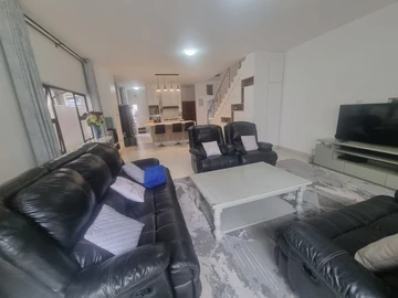3 Bedroom Flat & Apartment