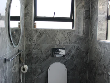 4 Bedroom Flat & Apartment