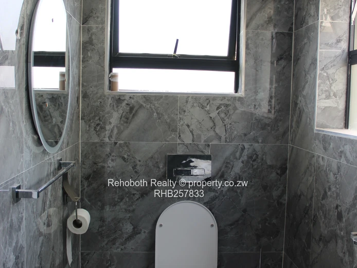 Contemporary 4-Bed Marlborough Flat with Borehole