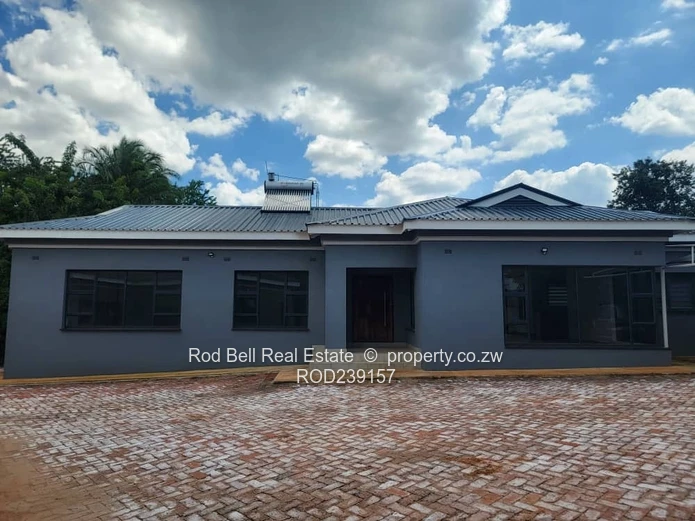 Bright 2-Bed, 2-Bath Townhouse w/ Garden & Parking — Mandara