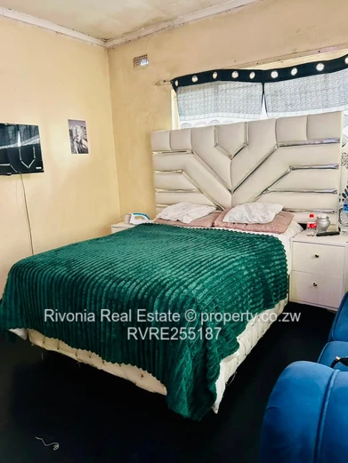 Glen Norah 3-Bed, 2-Bath Home - Walled with Verandah