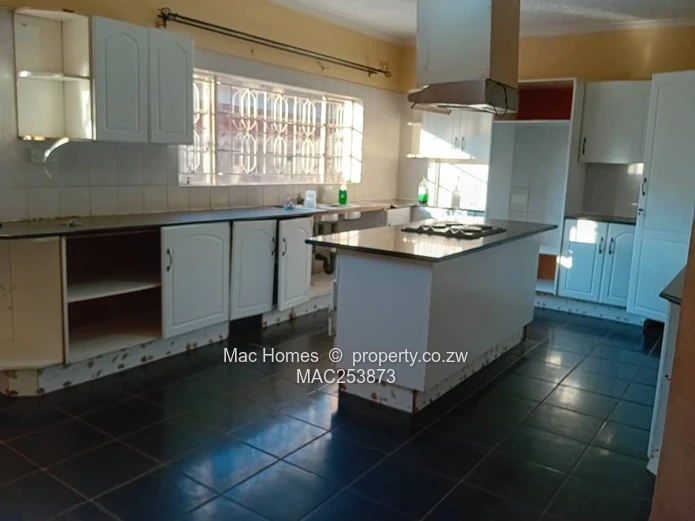 3 bedroom house to let in zimre (Sole Mandate)