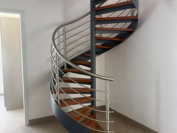 4 Bedroom Flat & Apartment