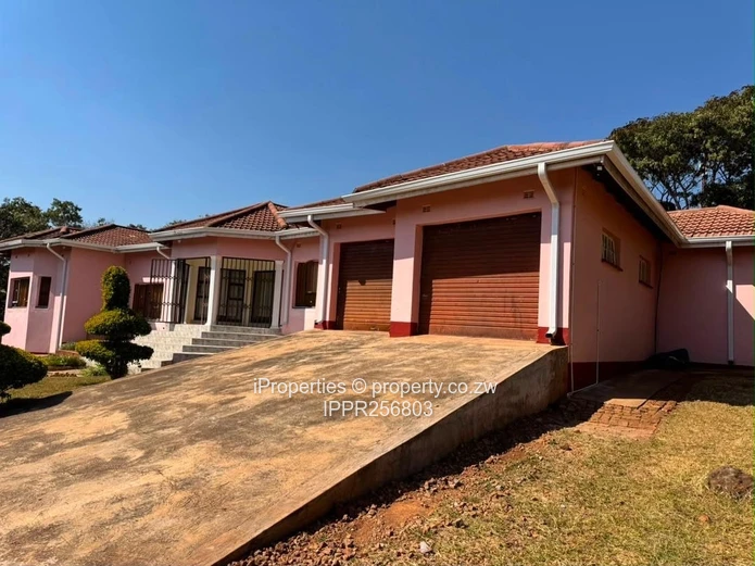 Quinnington 5-Bed Home: Double Garage, Borehole on 2056m²