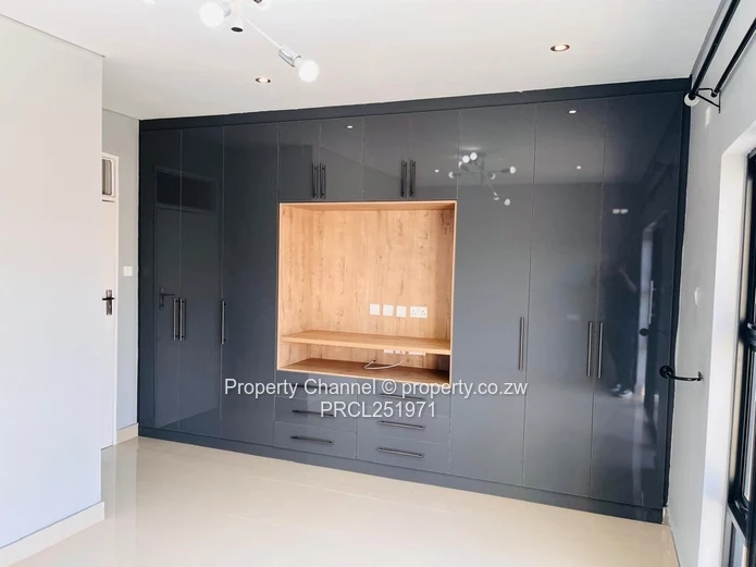 Madokero 2-Bed Flat - Pool, Borehole & Balcony