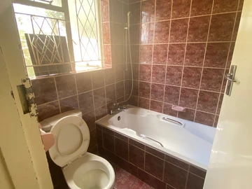2 Bedroom Flat & Apartment