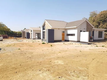 3 Bedroom Flat & Apartment