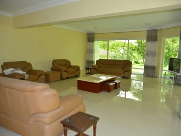 6 Bedroom House