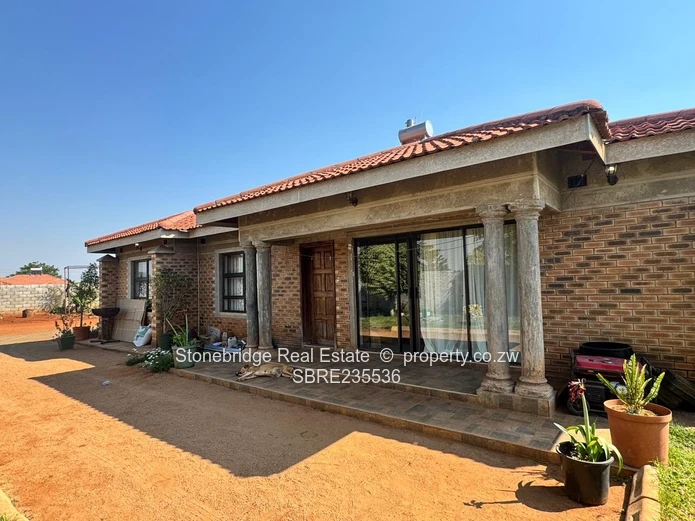 3 Bedroomed Corner stand house in Emhlangeni for sale