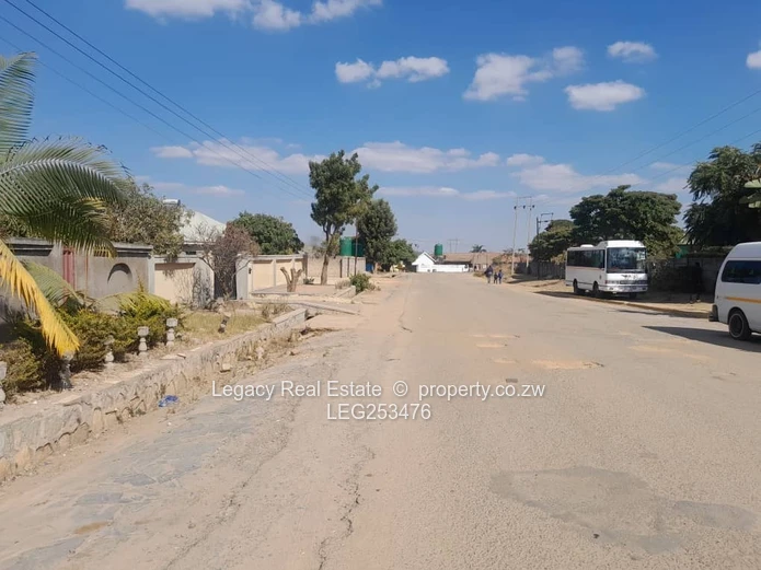 Zimre Park 5-Bed Home with Borehole, Garage & Driveway (Sole Mandate)