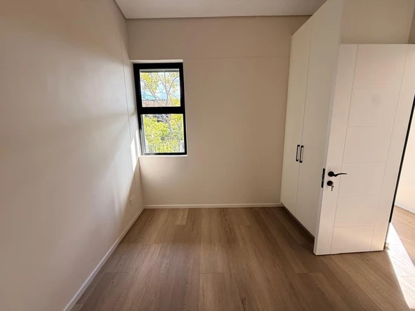 2 Bedroom Flat & Apartment