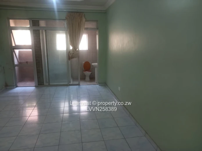 Pomona: 9-Bed Double-Storey Home with Garden & Flatlet