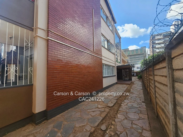 One and a half bedrooms flat for sale in the Avenues 