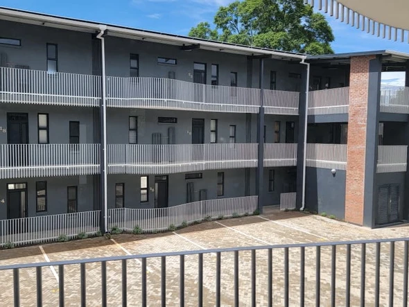 2 Bedroom Flat & Apartment