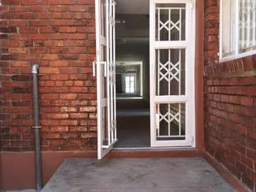 2 Bedroom Flat & Apartment