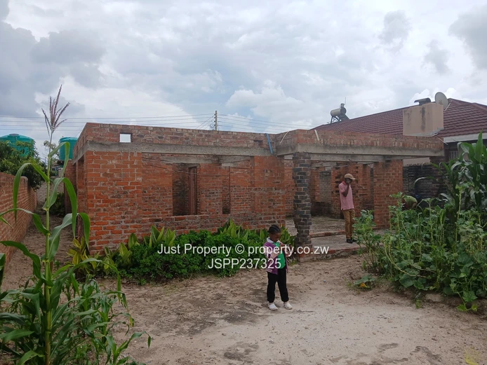 *Unfinished 4-Bedroom House in Damafalls - Huge Potential!* (Sole Mandate)