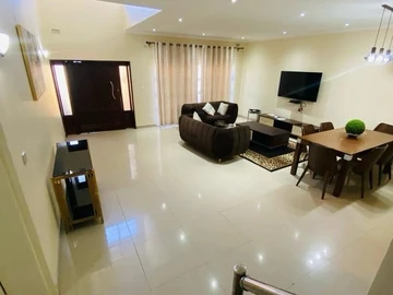 3 Bedroom Flat & Apartment