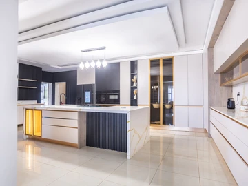 5 Bedroom House