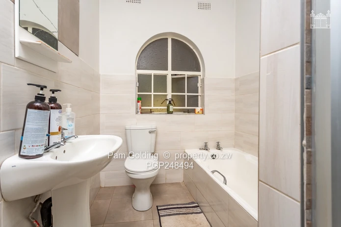 6 Bedroom House With Excellent Water (Sole Mandate)