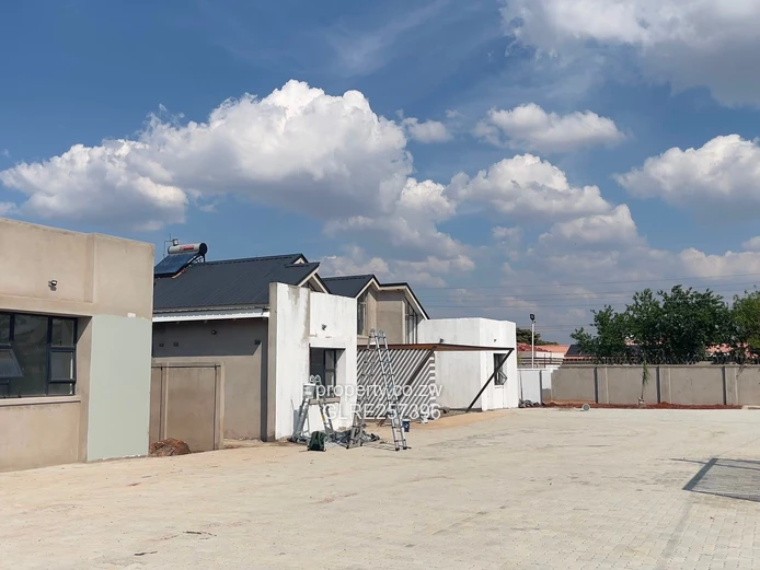 Spacious 3-Bed with Borehole, Carport & Modern Kitchen - Gletwin Park